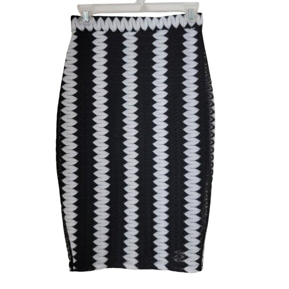 Bar III Size S Black & White Zig Zag Crochet Lace Pencil Skirt, Gently Used Cond - Picture 1 of 10